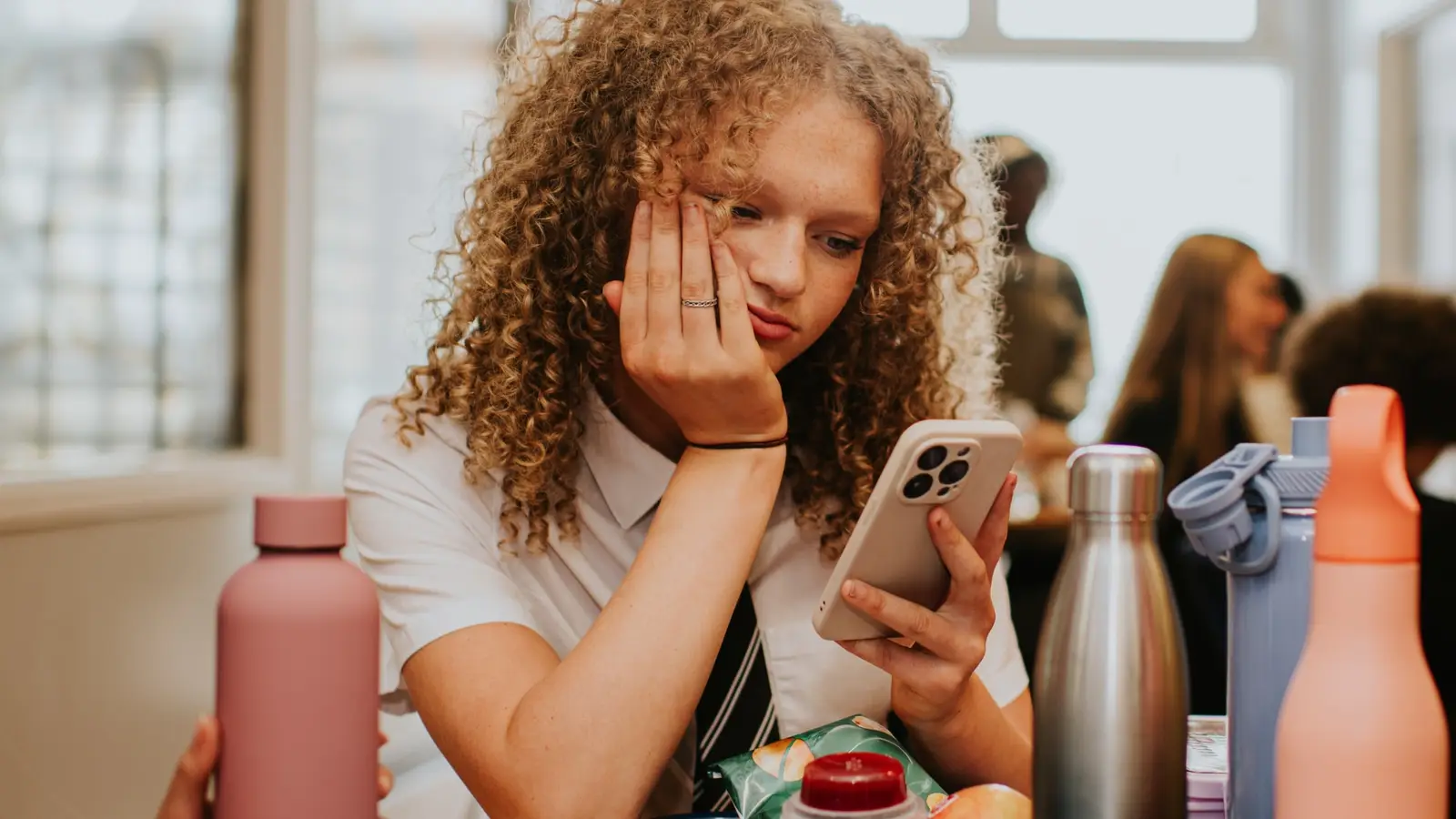 Smartphones before 13: linked to up to 49% higher risk of eating disorder symptoms