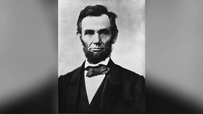 Abraham Lincoln head on shoulders photo portrait