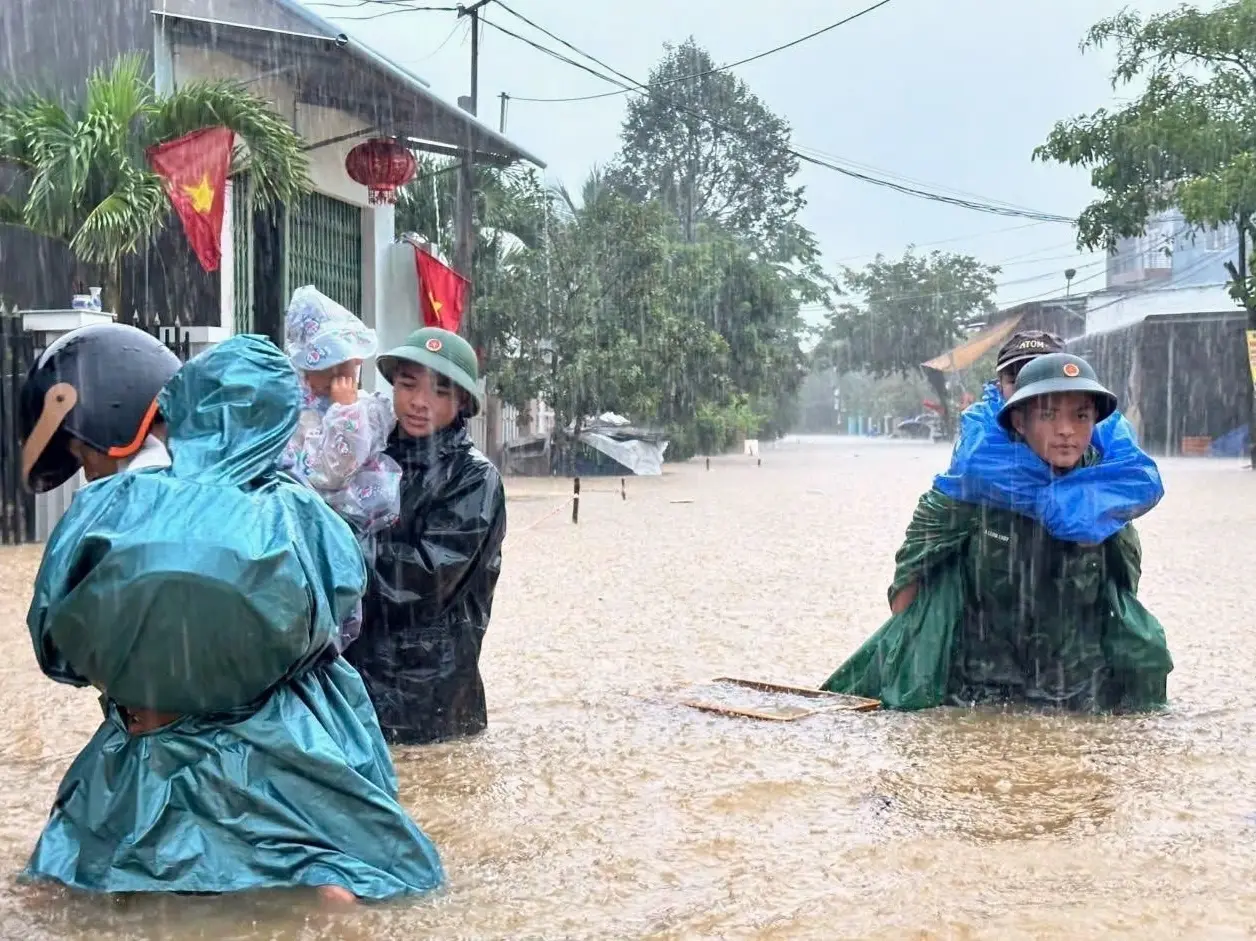 Vietnam mobilizes troops for floods and landslides